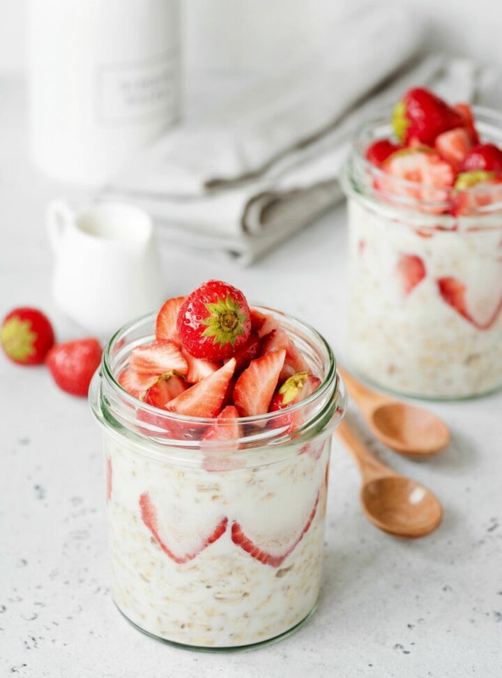 the healthy strawberry and cream overnight oats