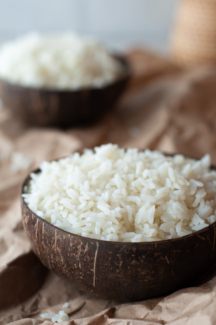 delicious white rice in a brown bowl